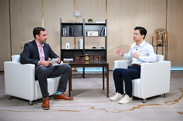 《时代》周刊公布2025“年度人物” 李彦宏等“AI的建造者们”接受专访-第2张图片-佛山资讯网