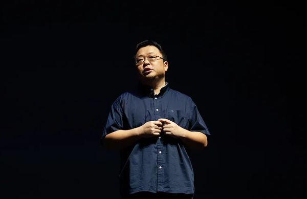 罗永浩发文再谈AI手机:让躺着赚钱的大厂睡不着觉-第1张图片-佛山资讯网 罗永浩发文再谈AI手机:让躺着赚钱的大厂睡不着觉-第1张图片-佛山资讯网