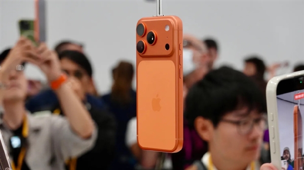 友商统统靠边!iPhone 17中国市场卖爆:销量已达1329.53万-第2张图片-佛山资讯网 友商统统靠边!iPhone 17中国市场卖爆:销量已达1329.53万-第2张图片-佛山资讯网