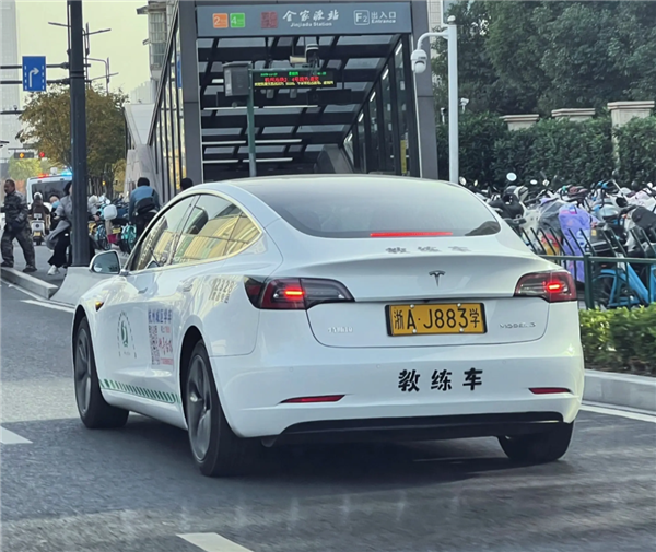 一驾校用特斯拉学车 教练:让学员提前适应电车 会关闭辅助驾驶功能-第1张图片-佛山资讯网 一驾校用特斯拉学车 教练:让学员提前适应电车 会关闭辅助驾驶功能-第1张图片-佛山资讯网