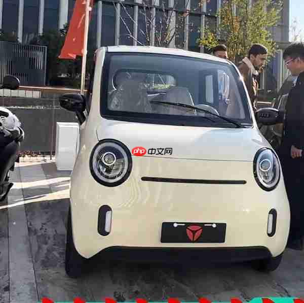 传雅迪将发布新能源汽车 实拍图已流出 采用圆形大灯-第1张图片-佛山资讯网 传雅迪将发布新能源汽车 实拍图已流出 采用圆形大灯-第1张图片-佛山资讯网