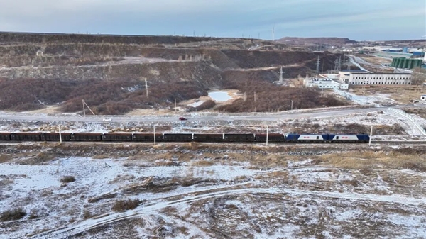 见识见识超长的火车“灯泡线”:时速只有1公里-第3张图片-佛山资讯网 见识见识超长的火车“灯泡线”:时速只有1公里-第3张图片-佛山资讯网