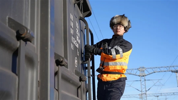见识见识超长的火车“灯泡线”:时速只有1公里-第11张图片-佛山资讯网 见识见识超长的火车“灯泡线”:时速只有1公里-第11张图片-佛山资讯网