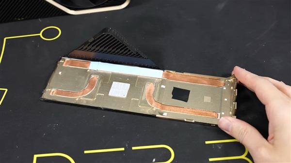 NVIDIA从未发布的900W显卡Titan Ada!被大神拆解了-第3张图片-佛山资讯网 NVIDIA从未发布的900W显卡Titan Ada!被大神拆解了-第3张图片-佛山资讯网