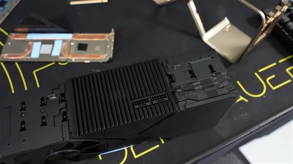 NVIDIA从未发布的900W显卡Titan Ada!被大神拆解了-第7张图片-佛山资讯网 NVIDIA从未发布的900W显卡Titan Ada!被大神拆解了-第7张图片-佛山资讯网