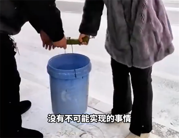 黑龙江冬天万物皆可速冻：黄瓜室外放20分钟能抬34斤水-第2张图片-佛山资讯网