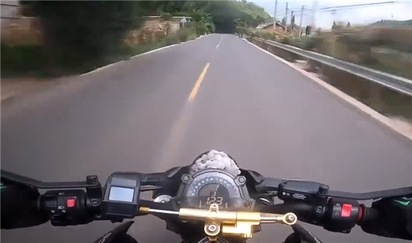 狂飙169km/h 两男子骑摩托竞速还多次逆行超车:被撞到沟里-第4张图片-佛山资讯网 狂飙169km/h 两男子骑摩托竞速还多次逆行超车:被撞到沟里-第4张图片-佛山资讯网