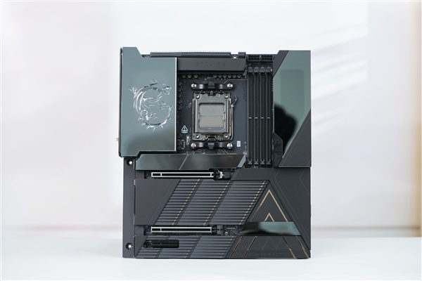限量1000块!微星MEG X870E GODLIKE X EDITION主板图赏-第1张图片-佛山资讯网 限量1000块!微星MEG X870E GODLIKE X EDITION主板图赏-第1张图片-佛山资讯网