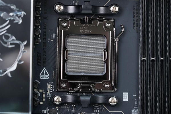 限量1000块!微星MEG X870E GODLIKE X EDITION主板图赏-第8张图片-佛山资讯网 限量1000块!微星MEG X870E GODLIKE X EDITION主板图赏-第8张图片-佛山资讯网