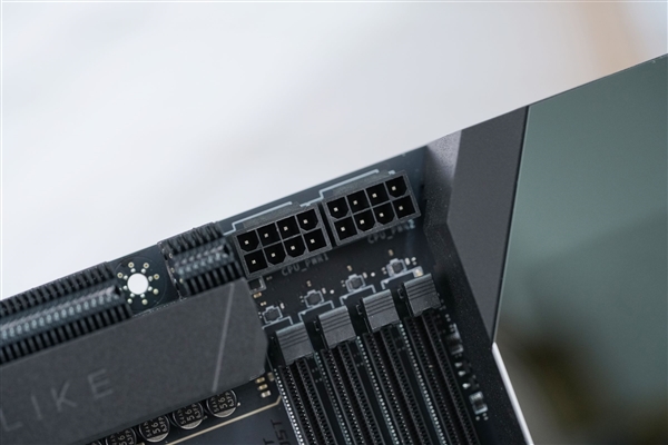 限量1000块!微星MEG X870E GODLIKE X EDITION主板图赏-第12张图片-佛山资讯网 限量1000块!微星MEG X870E GODLIKE X EDITION主板图赏-第12张图片-佛山资讯网