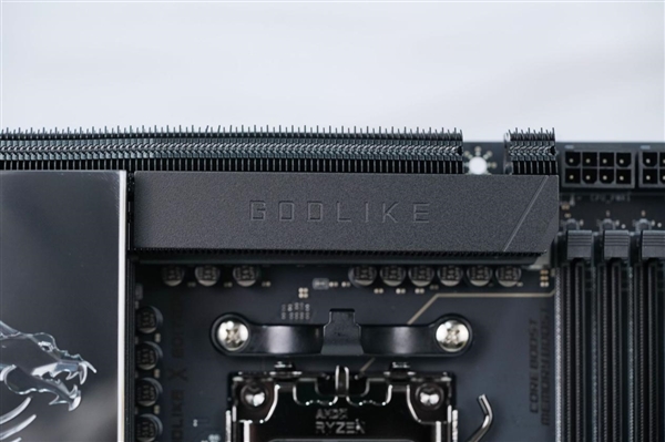 限量1000块!微星MEG X870E GODLIKE X EDITION主板图赏-第15张图片-佛山资讯网 限量1000块!微星MEG X870E GODLIKE X EDITION主板图赏-第15张图片-佛山资讯网