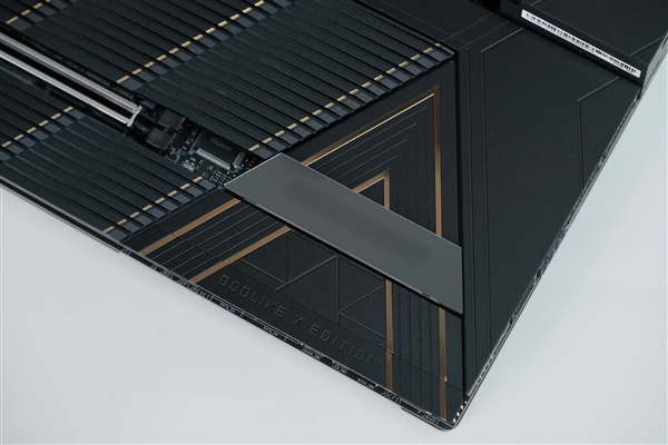 限量1000块!微星MEG X870E GODLIKE X EDITION主板图赏-第19张图片-佛山资讯网 限量1000块!微星MEG X870E GODLIKE X EDITION主板图赏-第19张图片-佛山资讯网