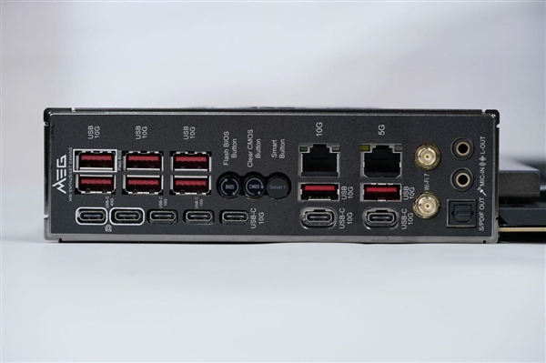 限量1000块!微星MEG X870E GODLIKE X EDITION主板图赏-第21张图片-佛山资讯网 限量1000块!微星MEG X870E GODLIKE X EDITION主板图赏-第21张图片-佛山资讯网