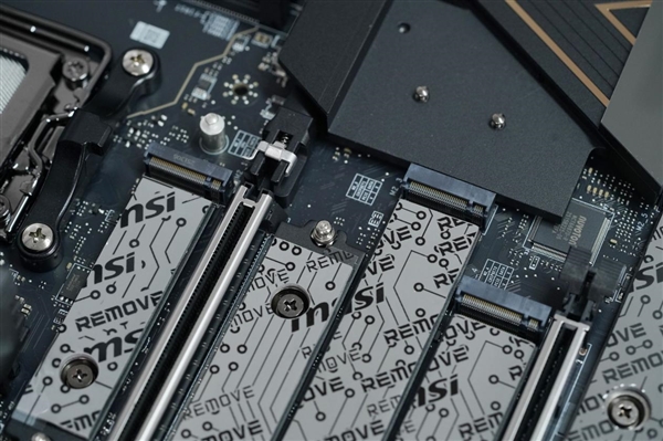 限量1000块!微星MEG X870E GODLIKE X EDITION主板图赏-第26张图片-佛山资讯网 限量1000块!微星MEG X870E GODLIKE X EDITION主板图赏-第26张图片-佛山资讯网