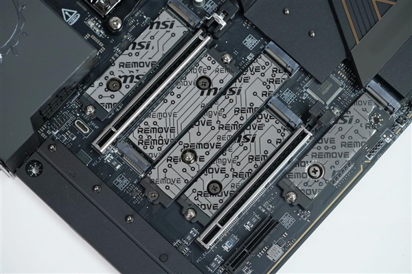 限量1000块!微星MEG X870E GODLIKE X EDITION主板图赏-第25张图片-佛山资讯网 限量1000块!微星MEG X870E GODLIKE X EDITION主板图赏-第25张图片-佛山资讯网