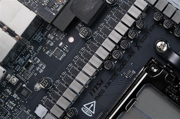 限量1000块!微星MEG X870E GODLIKE X EDITION主板图赏-第29张图片-佛山资讯网 限量1000块!微星MEG X870E GODLIKE X EDITION主板图赏-第29张图片-佛山资讯网