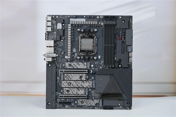 限量1000块!微星MEG X870E GODLIKE X EDITION主板图赏-第27张图片-佛山资讯网 限量1000块!微星MEG X870E GODLIKE X EDITION主板图赏-第27张图片-佛山资讯网
