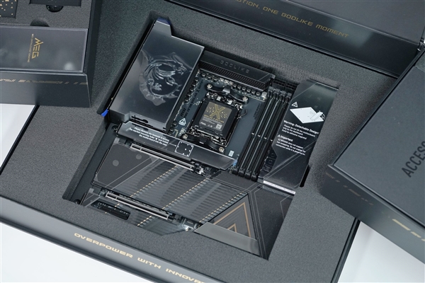 限量1000块!微星MEG X870E GODLIKE X EDITION主板图赏-第36张图片-佛山资讯网 限量1000块!微星MEG X870E GODLIKE X EDITION主板图赏-第36张图片-佛山资讯网