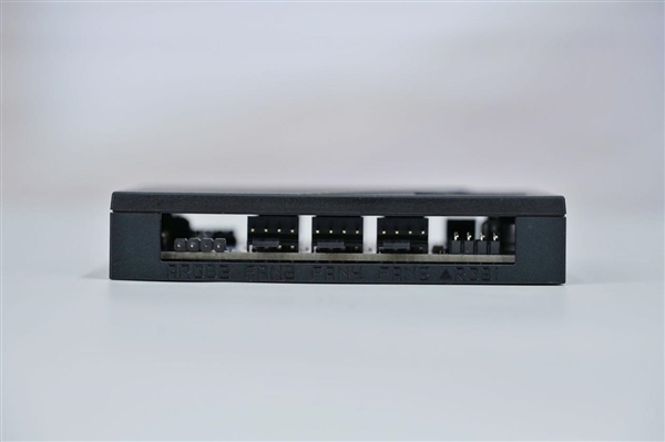 限量1000块!微星MEG X870E GODLIKE X EDITION主板图赏-第44张图片-佛山资讯网 限量1000块!微星MEG X870E GODLIKE X EDITION主板图赏-第44张图片-佛山资讯网