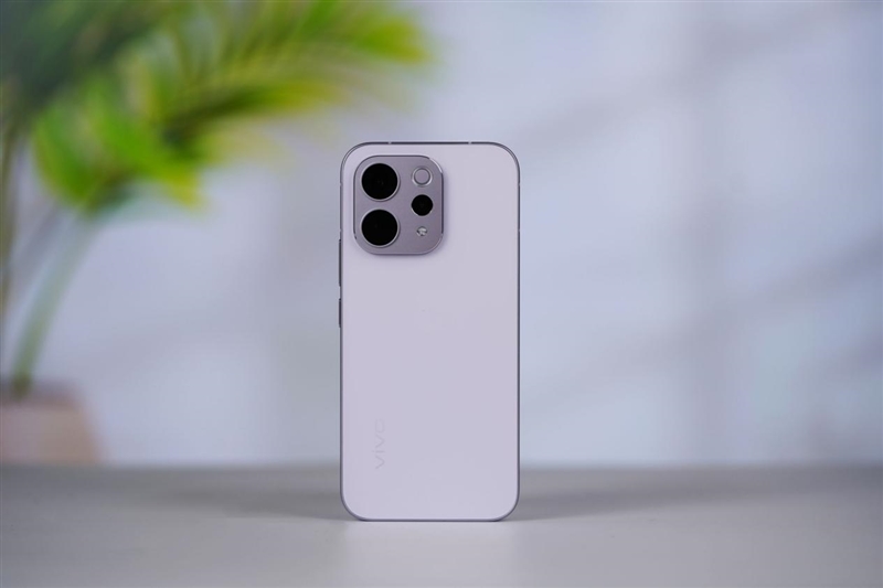 无感握持、出片惊艳！vivo S50首发全面评测：颜值与实力并存的全能旗舰-第3张图片-佛山资讯网