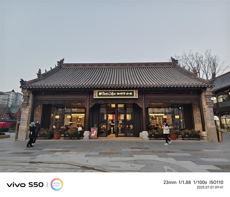 无感握持、出片惊艳！vivo S50首发全面评测：颜值与实力并存的全能旗舰-第13张图片-佛山资讯网