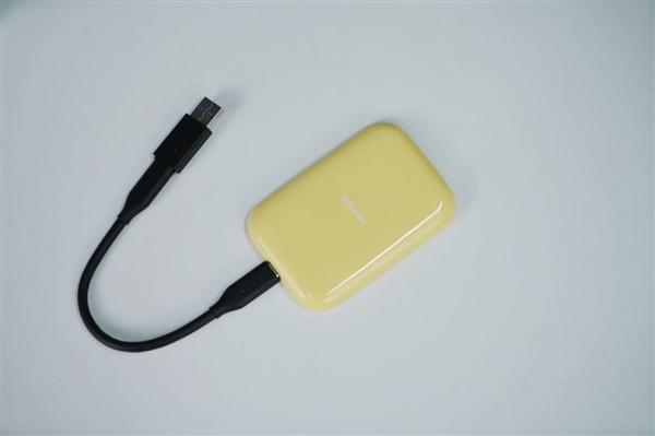 可磁吸绝配iPhone!长江存储致态灵潮流版移动SSD 2TB图赏-第15张图片-佛山资讯网 可磁吸绝配iPhone!长江存储致态灵潮流版移动SSD 2TB图赏-第15张图片-佛山资讯网