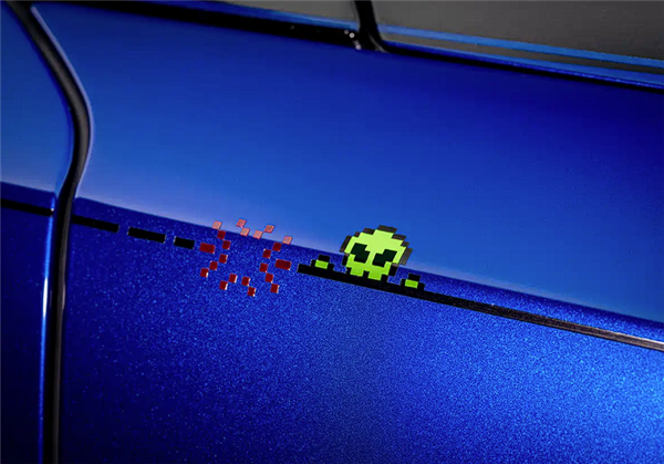 游戏爱好者狂喜 劳斯莱斯发布Black Badge古思特高定版：怀旧像素风-第2张图片-佛山资讯网