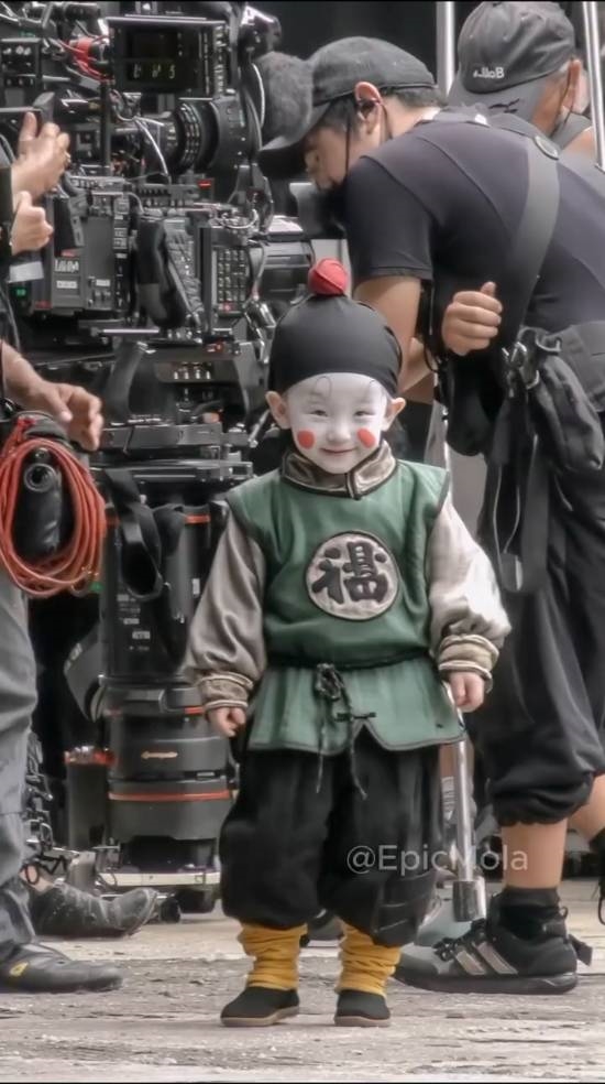 AI生成《龙珠》真人版拍摄现场 美女如云啊-第2张图片-佛山资讯网 AI生成《龙珠》真人版拍摄现场 美女如云啊-第2张图片-佛山资讯网