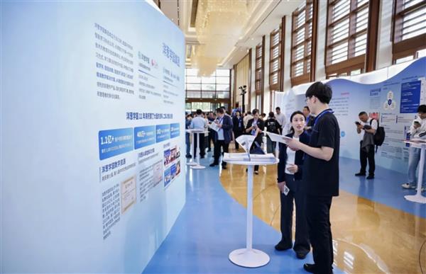 洋葱学园出席 2025 县域教育高质量发展大会  联合发起「因材施教县域同行计划」-第12张图片-佛山资讯网