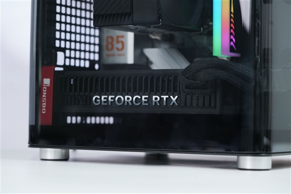 ITX性能小钢炮！七彩虹RTX 5070 Mini OC 12GB图赏-第3张图片-佛山资讯网