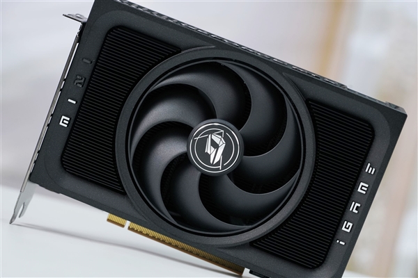 ITX性能小钢炮！七彩虹RTX 5070 Mini OC 12GB图赏-第13张图片-佛山资讯网