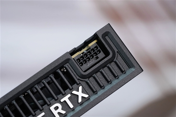 ITX性能小钢炮！七彩虹RTX 5070 Mini OC 12GB图赏-第20张图片-佛山资讯网