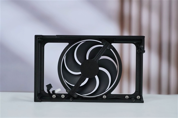 ITX性能小钢炮！七彩虹RTX 5070 Mini OC 12GB图赏-第25张图片-佛山资讯网