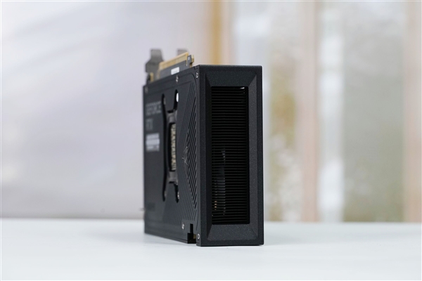 ITX性能小钢炮！七彩虹RTX 5070 Mini OC 12GB图赏-第24张图片-佛山资讯网