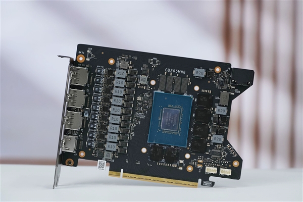 ITX性能小钢炮！七彩虹RTX 5070 Mini OC 12GB图赏-第26张图片-佛山资讯网