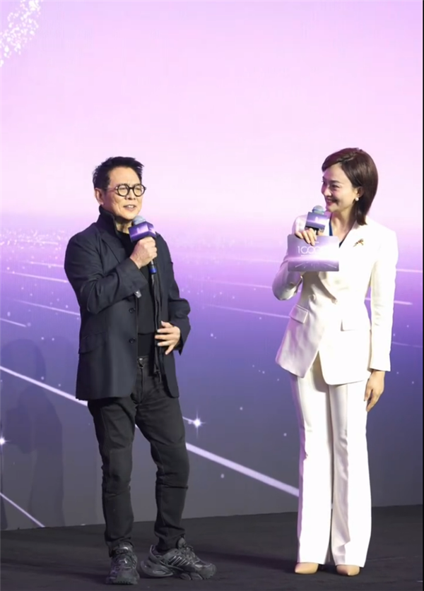 李连杰带小女儿喜提尊界S800 直呼S800“有真功夫”-第1张图片-佛山资讯网 李连杰带小女儿喜提尊界S800 直呼S800“有真功夫”-第1张图片-佛山资讯网