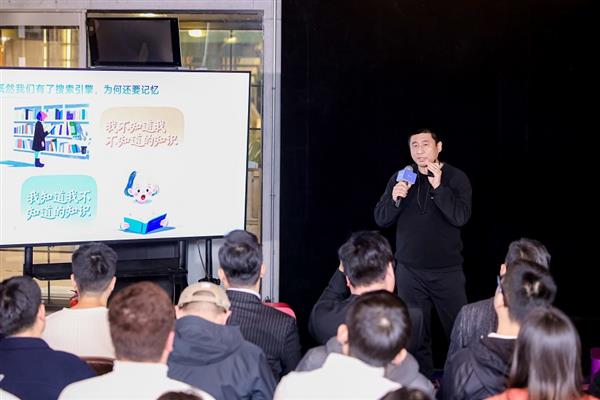 超能小艺的微醺坦白局：AI的未来是成为“懂”你的贴心伙伴-第4张图片-佛山资讯网