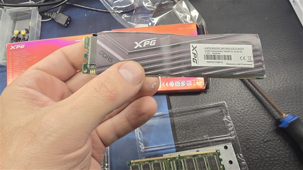 价格疯涨内存被盯上了！网购威刚DDR5：收到却是纸糊散热DDR2-第1张图片-佛山资讯网