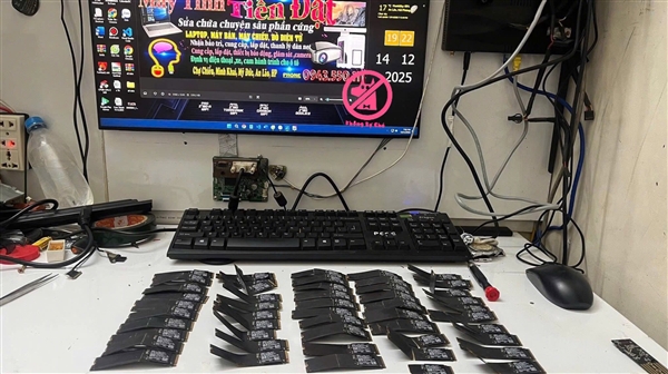 10岁熊孩子掰断老爹50块三星M.2 SSD！价值1亿越南盾-第1张图片-佛山资讯网