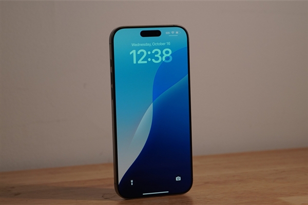 iPhone 18 Pro上热搜：摒弃药丸状挖孔 多位网友吐槽丑-第3张图片-佛山资讯网