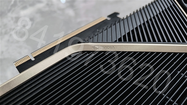 Titan Ada巨卡原型现身：48GB显存、四插槽、900W供电-第15张图片-佛山资讯网