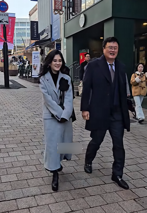 55岁三星长公主李富真露面 腿脚不便引关注-第1张图片-佛山资讯网 55岁三星长公主李富真露面 腿脚不便引关注-第1张图片-佛山资讯网