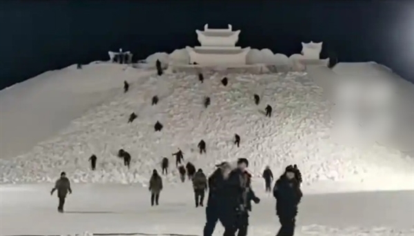 长白山巨型雪雕“云顶天宫”收工 8万方雪建免费宫殿-第1张图片-佛山资讯网 长白山巨型雪雕“云顶天宫”收工 8万方雪建免费宫殿-第1张图片-佛山资讯网