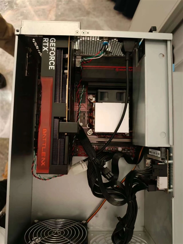 铭瑄B860 ITX主板唯一配四条DDR5插槽!但我买不起内存了-第3张图片-佛山资讯网 铭瑄B860 ITX主板唯一配四条DDR5插槽!但我买不起内存了-第3张图片-佛山资讯网