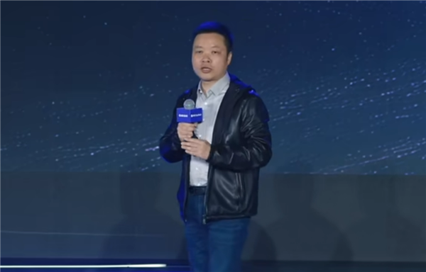 何小鹏曝光小鹏汽车“黑科技”车型：飞机被嵌入汽车尾箱  预计2026下半年登场-第1张图片-佛山资讯网