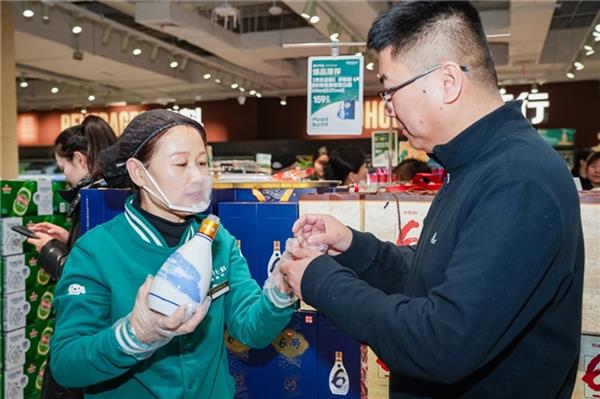 京东七鲜石家庄首店火爆开业 24小时菜、7日鲜蛋引市民抢购-第8张图片-佛山资讯网 京东七鲜石家庄首店火爆开业 24小时菜、7日鲜蛋引市民抢购-第8张图片-佛山资讯网