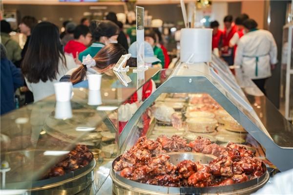 京东七鲜石家庄首店火爆开业 24小时菜、7日鲜蛋引市民抢购-第9张图片-佛山资讯网 京东七鲜石家庄首店火爆开业 24小时菜、7日鲜蛋引市民抢购-第9张图片-佛山资讯网