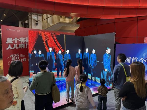 共赴“VR+3D时尚新视界” 4K花园沉浸式技术闪耀2025广州时装周-第5张图片-佛山资讯网 共赴“VR+3D时尚新视界” 4K花园沉浸式技术闪耀2025广州时装周-第5张图片-佛山资讯网