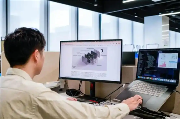 上海博士破解裸眼3D显示技术难题：通过AI驱动引擎解决眩晕不适感-第1张图片-佛山资讯网