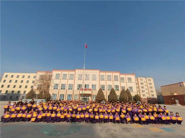 和田市吐沙拉镇中心小学秋季“育杰”颁奖 为学子成长注入强大动力!-第5张图片-佛山资讯网 和田市吐沙拉镇中心小学秋季“育杰”颁奖 为学子成长注入强大动力!-第5张图片-佛山资讯网